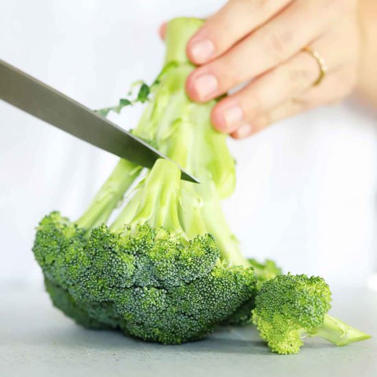 How to cut broccoli into florets