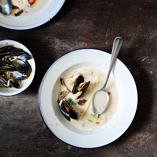 Creamy mussel soup
