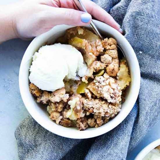 World’s Easiest Apple Crisp