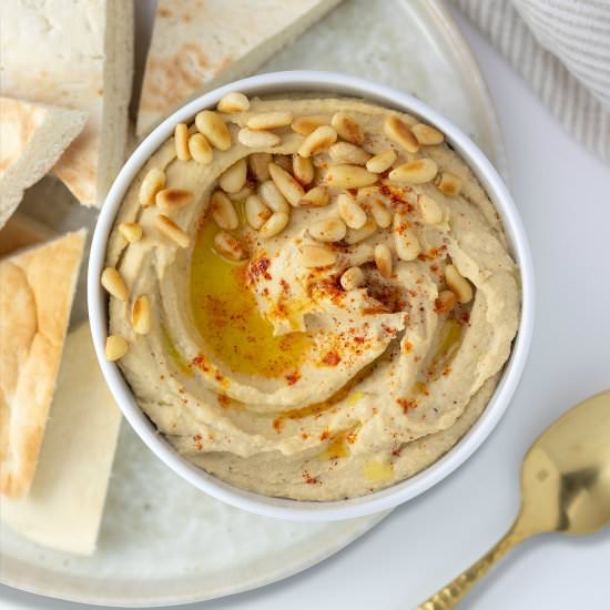 Ultra Creamy Lemony Hummus