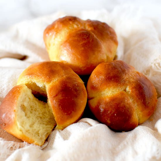 Overnight Cloverleaf Rolls