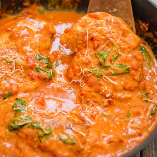 Chicken in Roasted Pepper Sauce