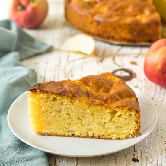 Simple Creamy Apple Cake