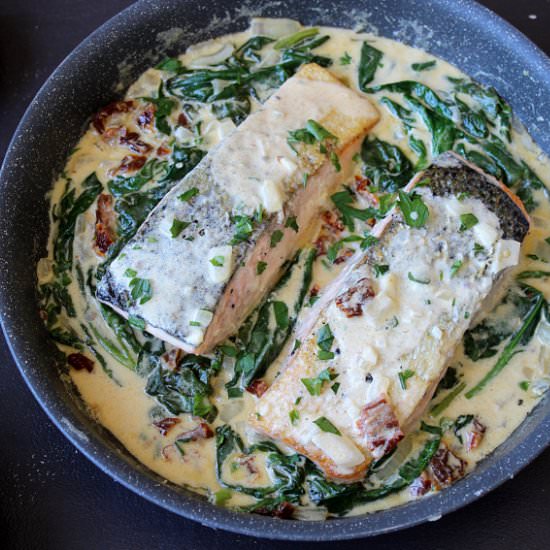 Spinach & salmon in creamy sauce