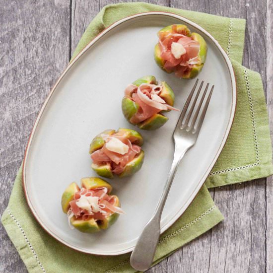 Figs filled with ham and parmigiano