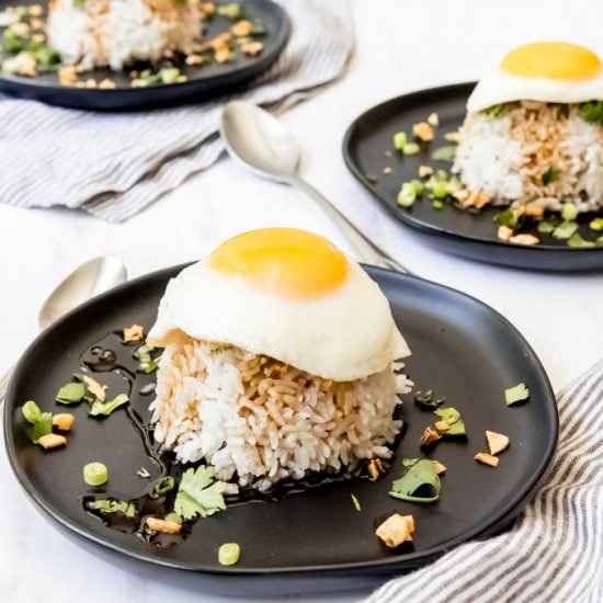 GARLIC RICE WITH FRIED EGG