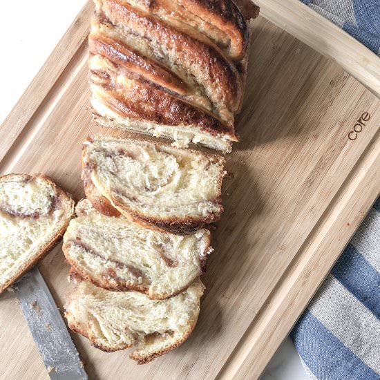 Raspberry Almond Babke