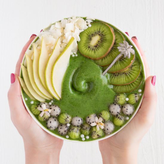 Kiwi Pear Smoothie Bowl