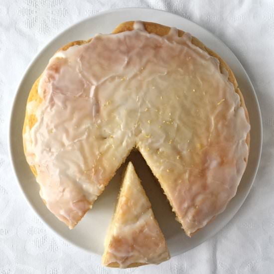 Vegan lemon sponge cake