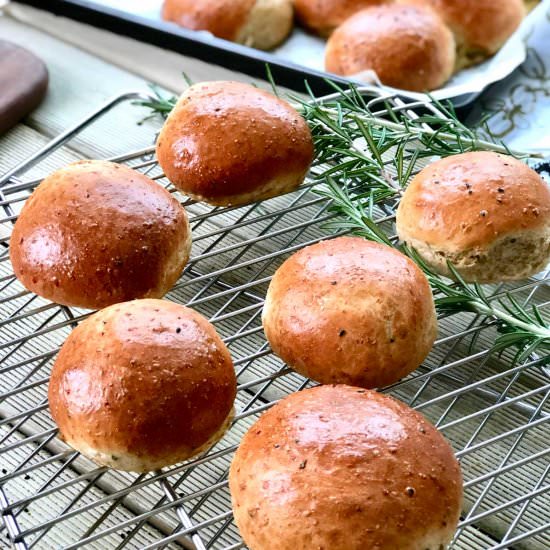 Best wholemeal homemade burger buns