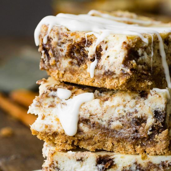 BLENDER CINNAMON ROLL CHEESECAKE BARS