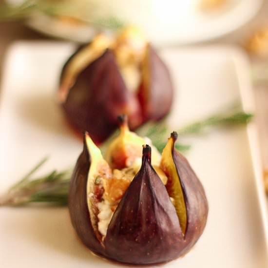 Roasted figs with goat cheese