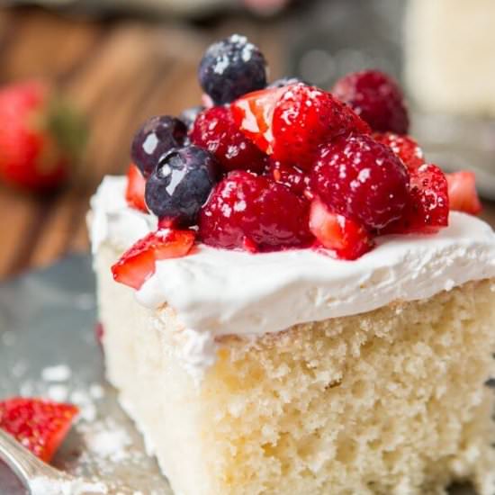 BERRY WHITE YOGURT CAKE