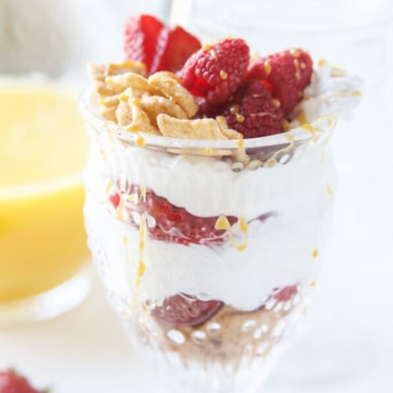 CINNAMON BERRY CRISP YOGURT PARFAIT