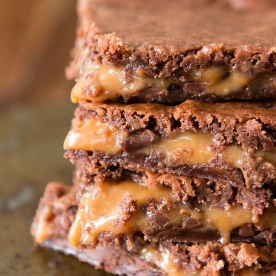 MOM’S FAMOUS CARAMEL BROWNIES