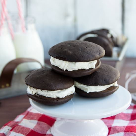 CHOCOLATE WHOOPIE PIES