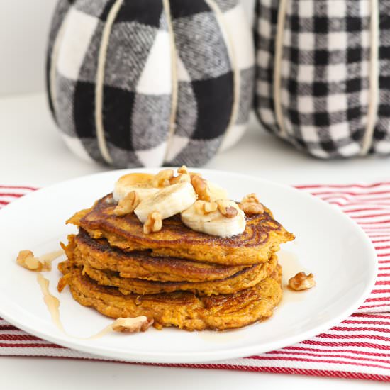 Healthy Pumpkin Spice Pancakes