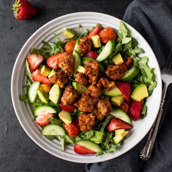 BBQ Tempeh & Strawberry Salad