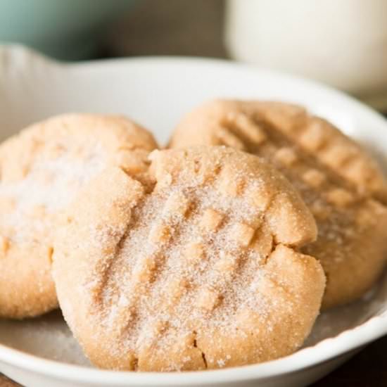CLASSIC PEANUT BUTTER COOKIES