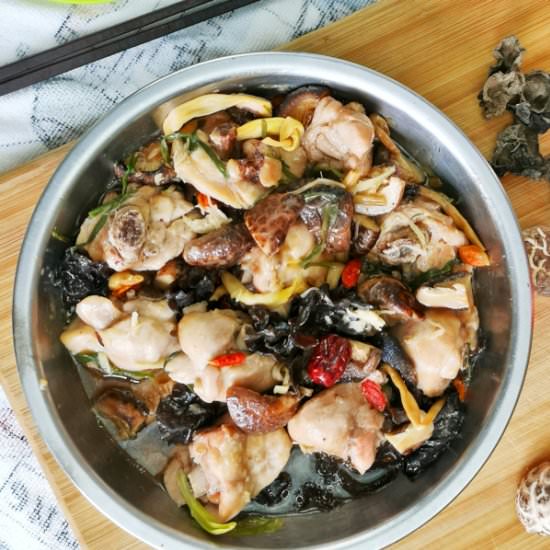 Steamed chicken with mushrooms 冬菇蒸鸡