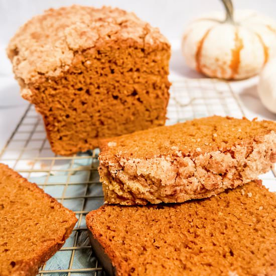 Pumpkin Bread with Cinnamon Crumble