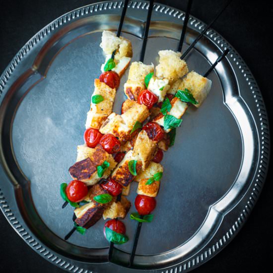 Grilled caprese kebabs with Halloum