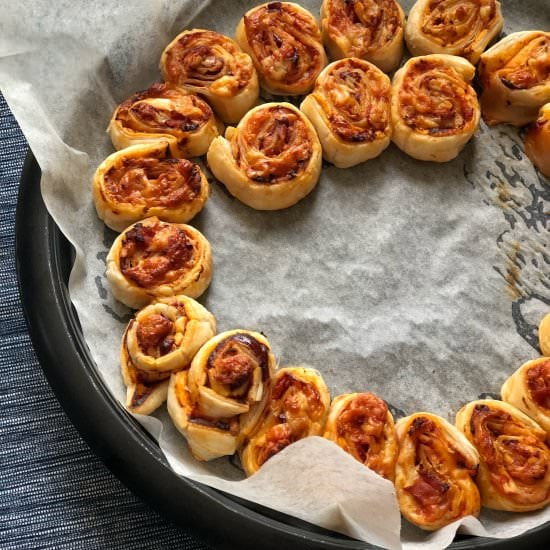 Easy pizza scrolls