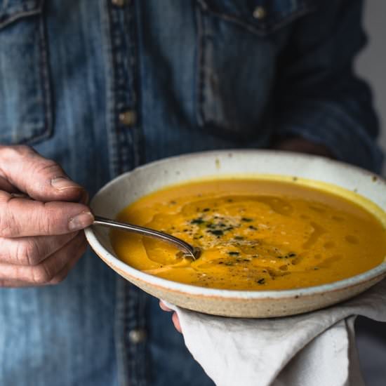 5-ingredient pumpkin lentil soup