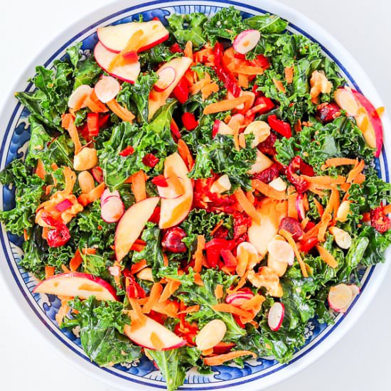 Kale salad with sun-dried tomatoes