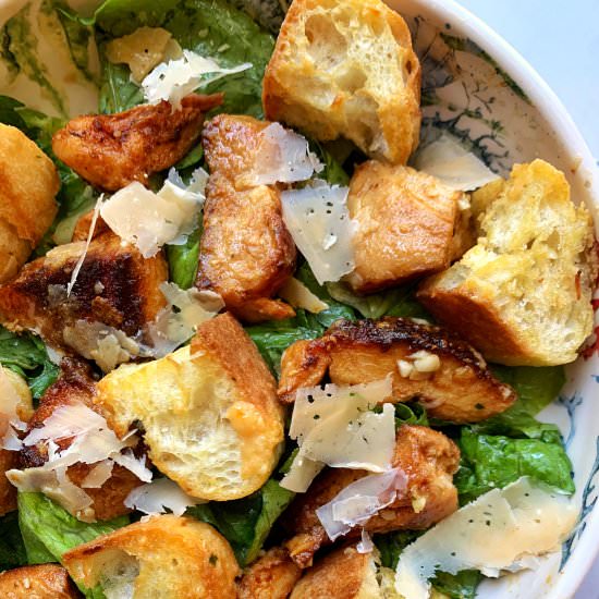 CHICKEN CAESAR SALAD