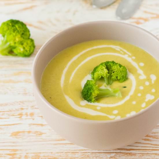 Vegan Cheesy Broccoli Soup
