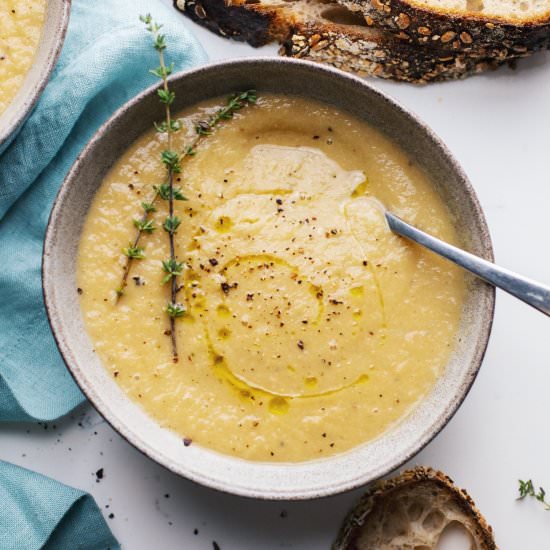 Creamy Cauliflower Soup (Vegan)