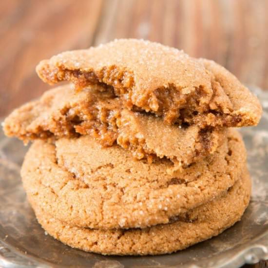 SOFT AND CHEWY MOLASSES COOKIES