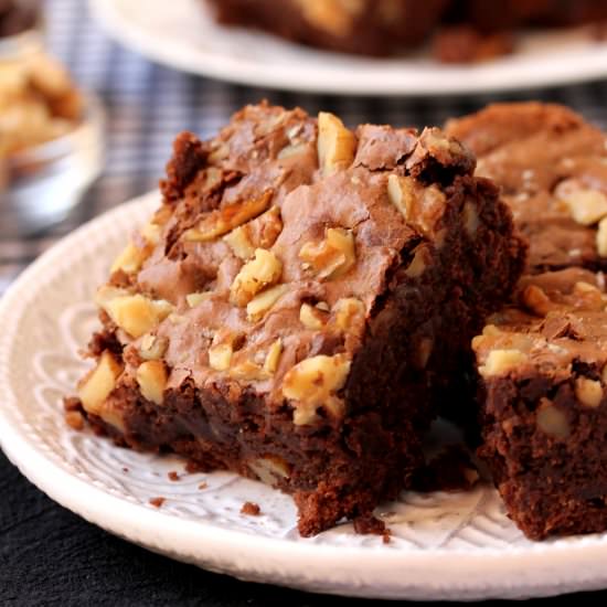 Easy Homemade Brownies with Walnuts