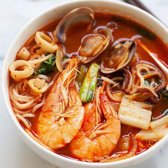 Korean Seafood Noodle Soup