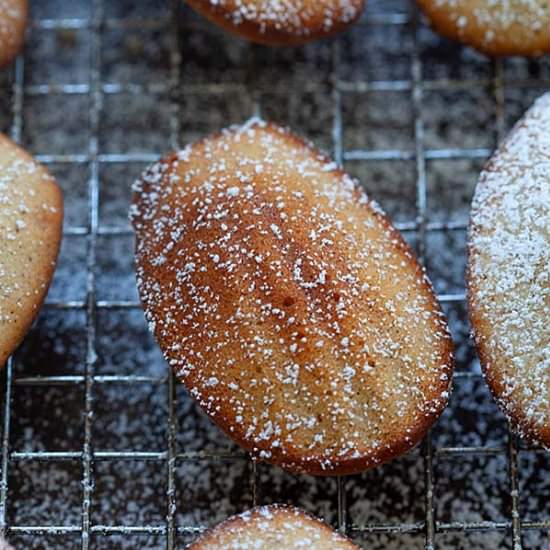 Madeleines (with Pumpkin Spice)