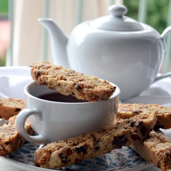 Olive oil biscotti with muesli