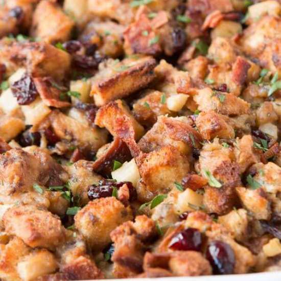 APPLE BACON CINNAMON STUFFING