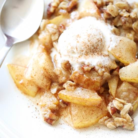 Easy Pecan-Pear Crisp