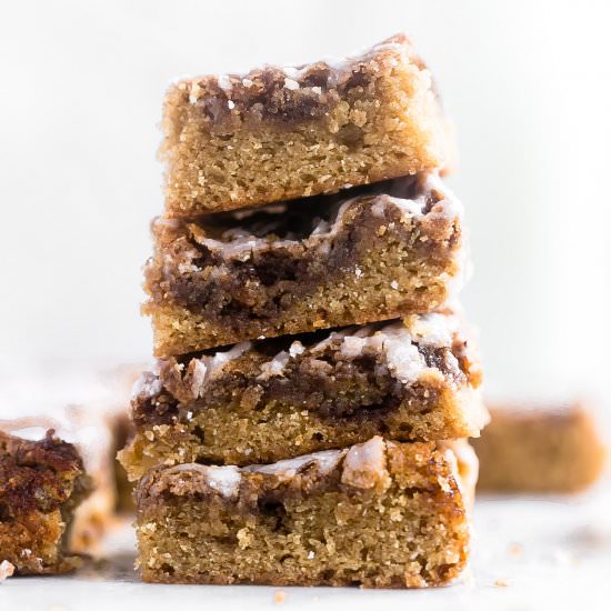 Cinnamon Roll Blondies
