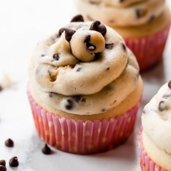 Molten Cookie Dough Cupcakes