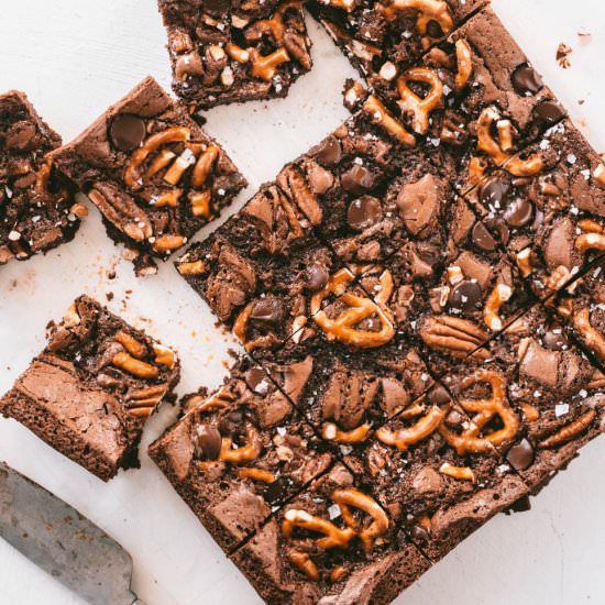 Pecan Pretzel Turtle Brownies