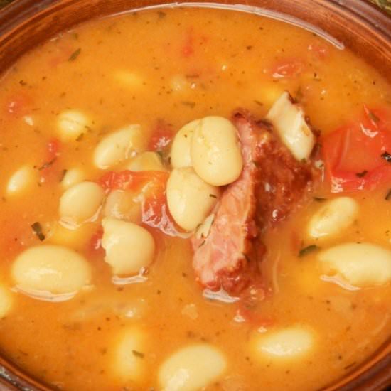 White Beans Soup with Smoked Ribs
