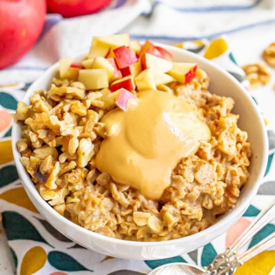 Peanut butter oatmeal with apples