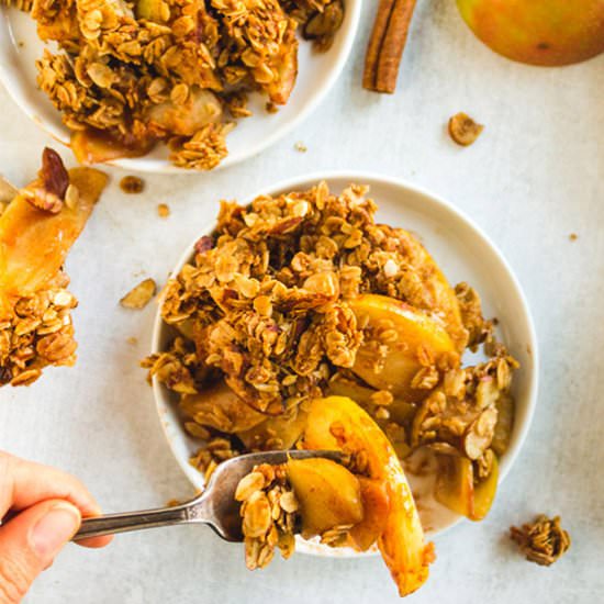 maple sweetened apple crisp