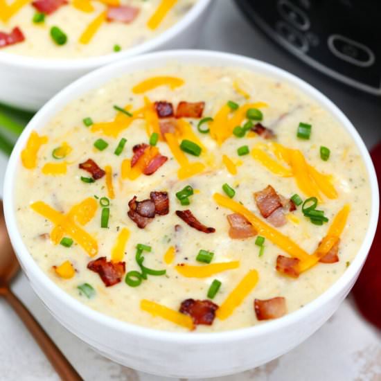 Slow Cooker Bacon Ranch Potato Soup