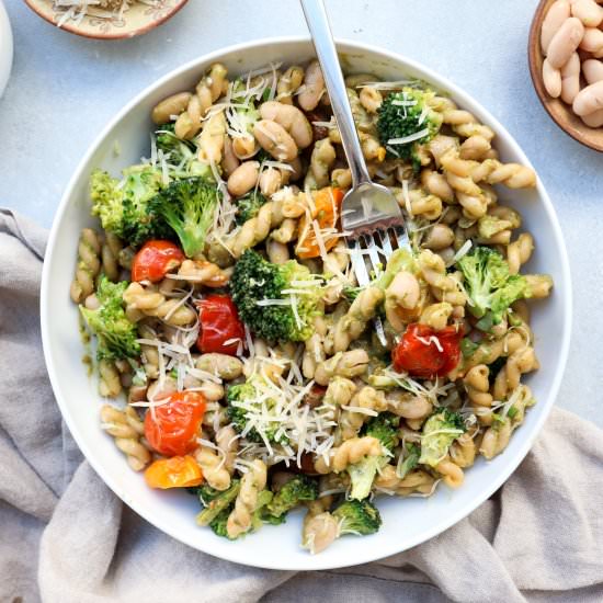 white bean & veggie pesto pasta
