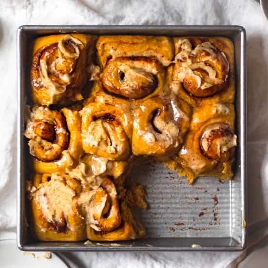 Vegan Pumpkin Cinnamon Rolls