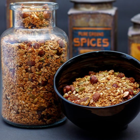 HOMEMADE GRANOLA