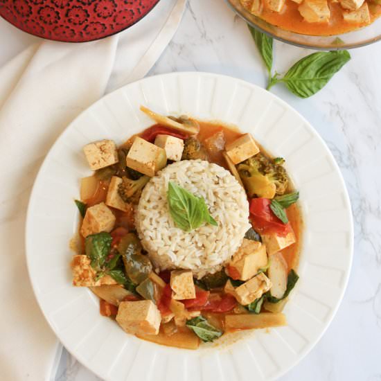 Vegan red Thai curry with tofu